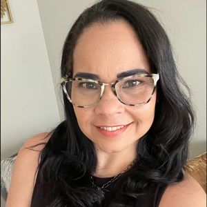 Meet your Posher, Yaniris